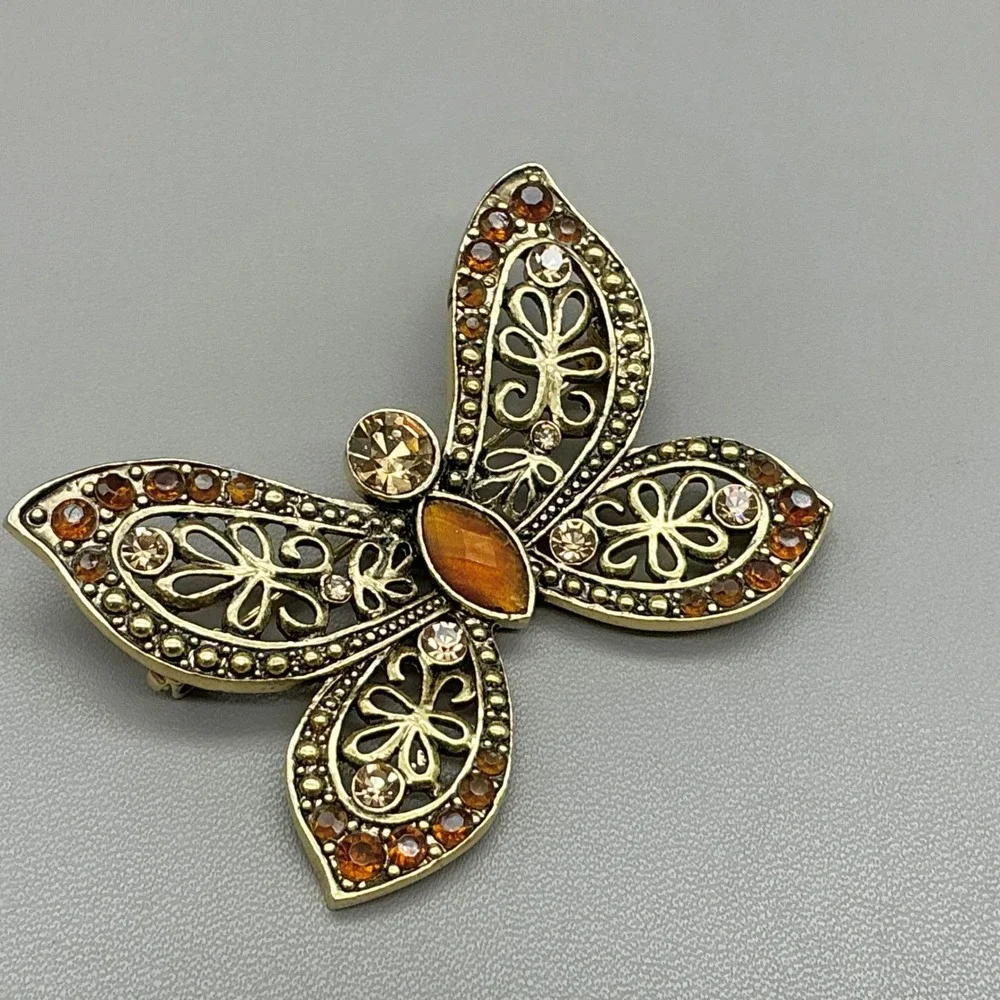 Butterfly Pin Brooch Women Amber Gold Tone Rhinestone Filigree Fashion Accessory